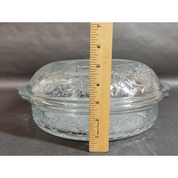 Princess House Fantasia Round 2-Qt. Crystal Baker with Lid, Beautiful Condition. - Picture 7 of 8